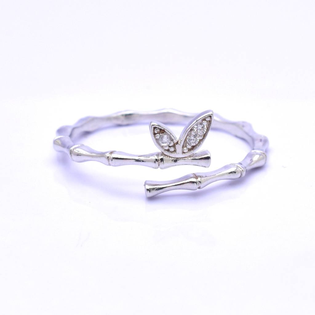 925 Sterling Silver Fashion Ladies Ring LRO28